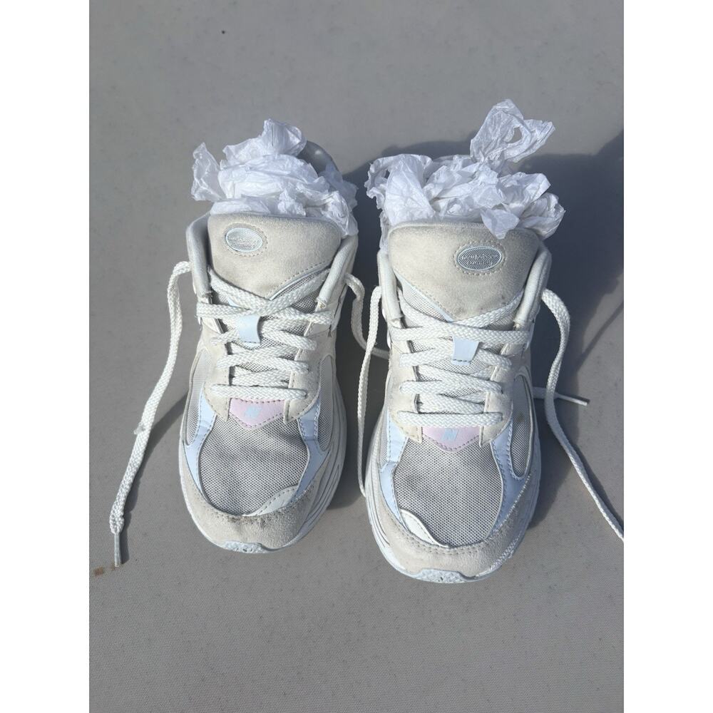 New Balance 2002R Women’s Low Top Mesh Lace-Up Sneakers Beige Pink Size 8.5 - Picture 2 of 6